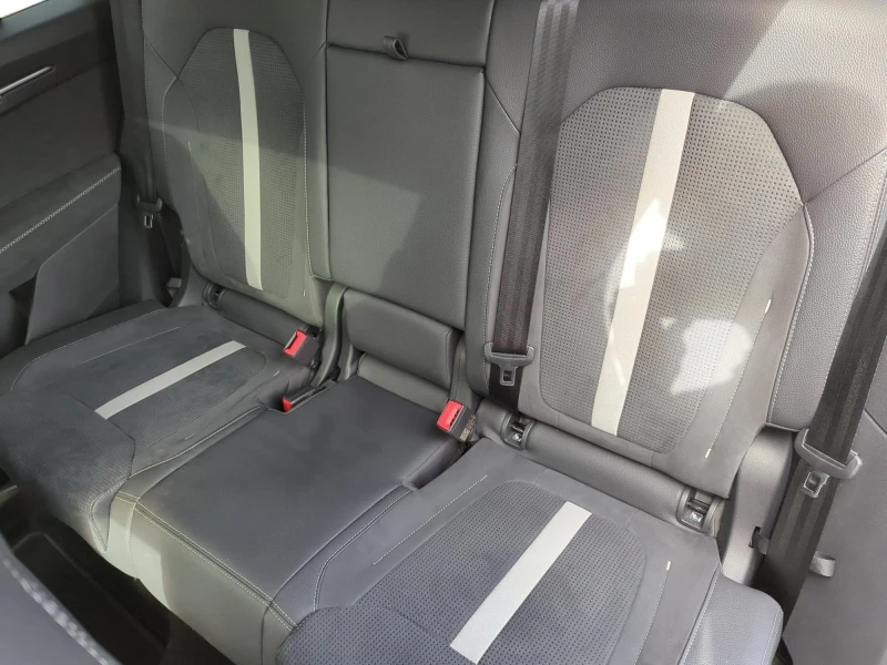 Skoda Kodiaq 2.0TDI* SPORTLINE* NAVI* MATRIX* PANO* DISTR* KEYL, снимка 11 - Автомобили и джипове - 51765530