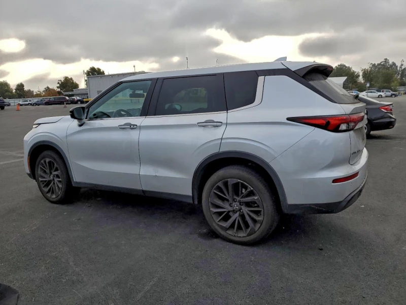 Mitsubishi Outlander 2.5l Se, снимка 2 - Автомобили и джипове - 53342244