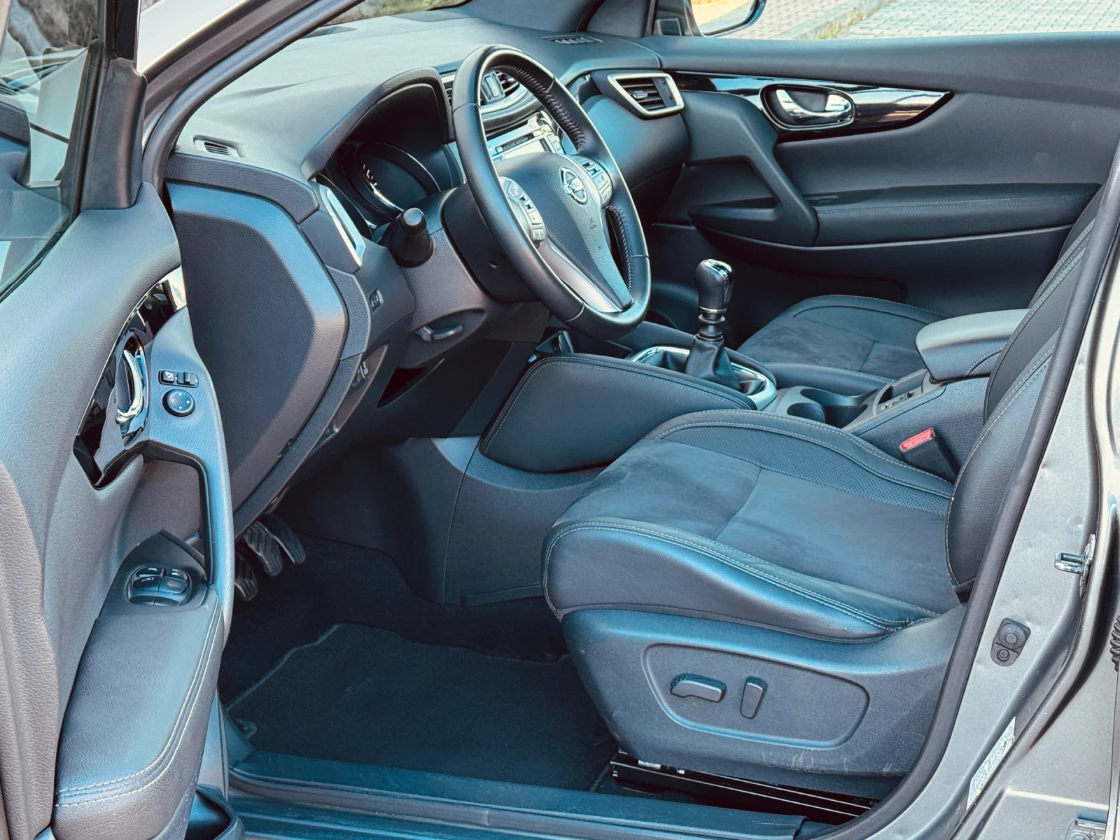 Nissan Qashqai TEKNA-ПАНОРАМА-КОЖА-ПОДГРЕВ-KEYLESS-КАМЕРА-УНИКАТ - изображение 9