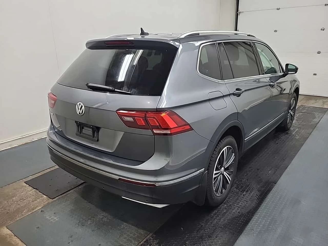VW Tiguan Highline/CARFAX/Подгрев/Панорама/, снимка 3 - Автомобили и джипове - 55543350
