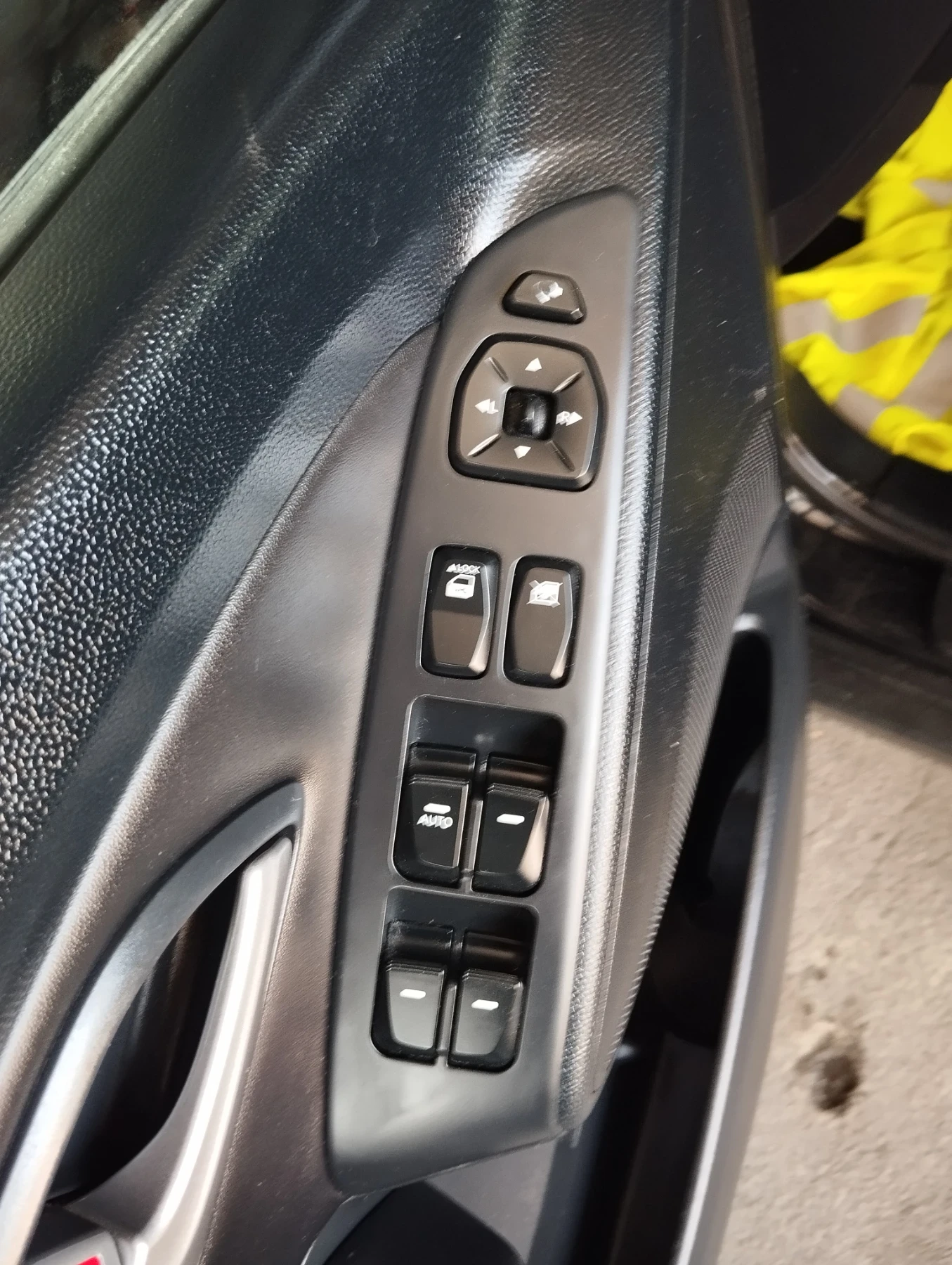 Hyundai IX35 АВТОМАТИК 4X4 ДИЗЕЛ 2.0 184к.с.НАВИГАЦИЯ KEYLESS , снимка 9 - Автомобили и джипове - 55559678