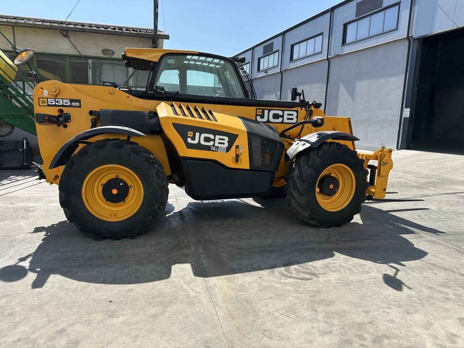 Телескопичен товарач JCB 535-95 AGRI PLUS - изображение 5