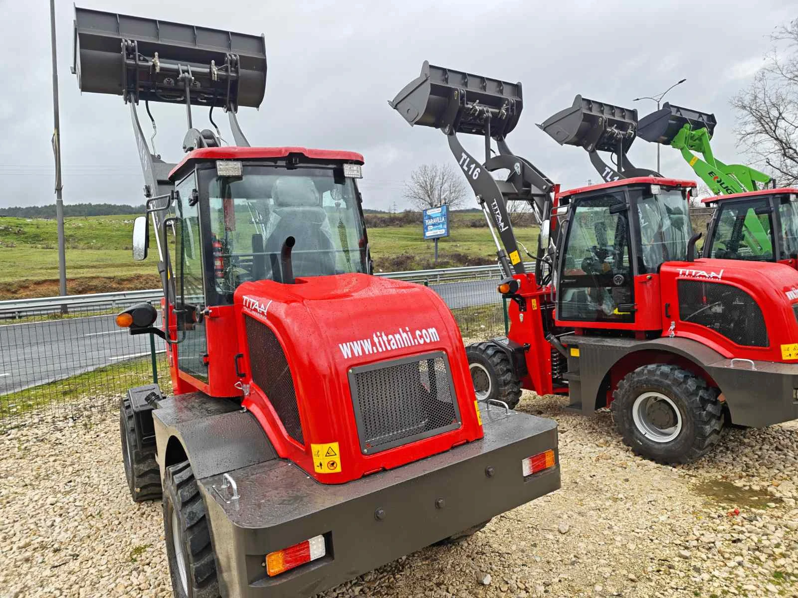 Челен товарач Komatsu НОВИ 1600кг със вилици, снимка 5 - Индустриална техника - 53452680