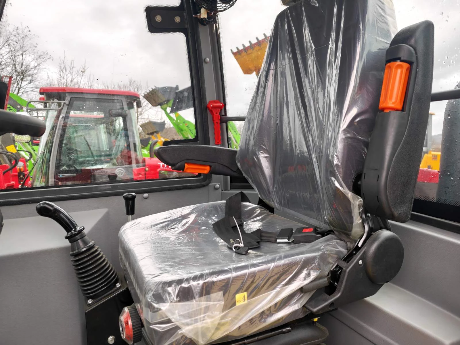 Челен товарач Komatsu НОВИ 1600кг със вилици, снимка 9 - Индустриална техника - 53452680