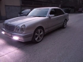 Mercedes-Benz E 320, снимка 1