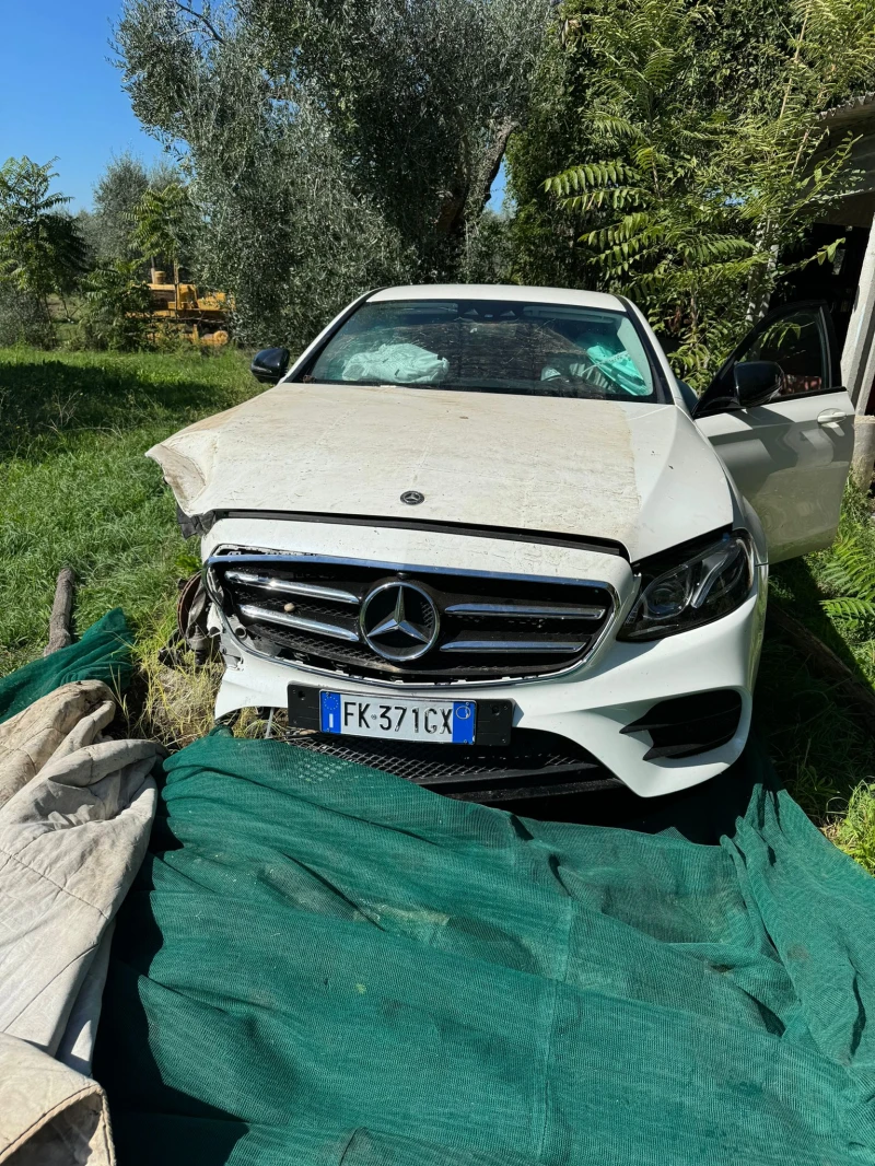 Mercedes-Benz E 220 2.2CDI 4 MATIK AMG , снимка 1 - Автомобили и джипове - 47507136