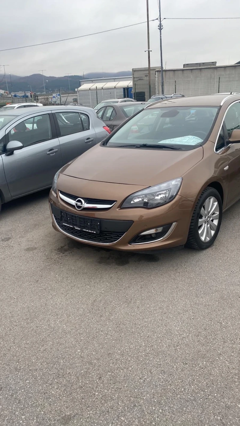 Opel Astra J Sports Tourer, снимка 2 - Автомобили и джипове - 49509523