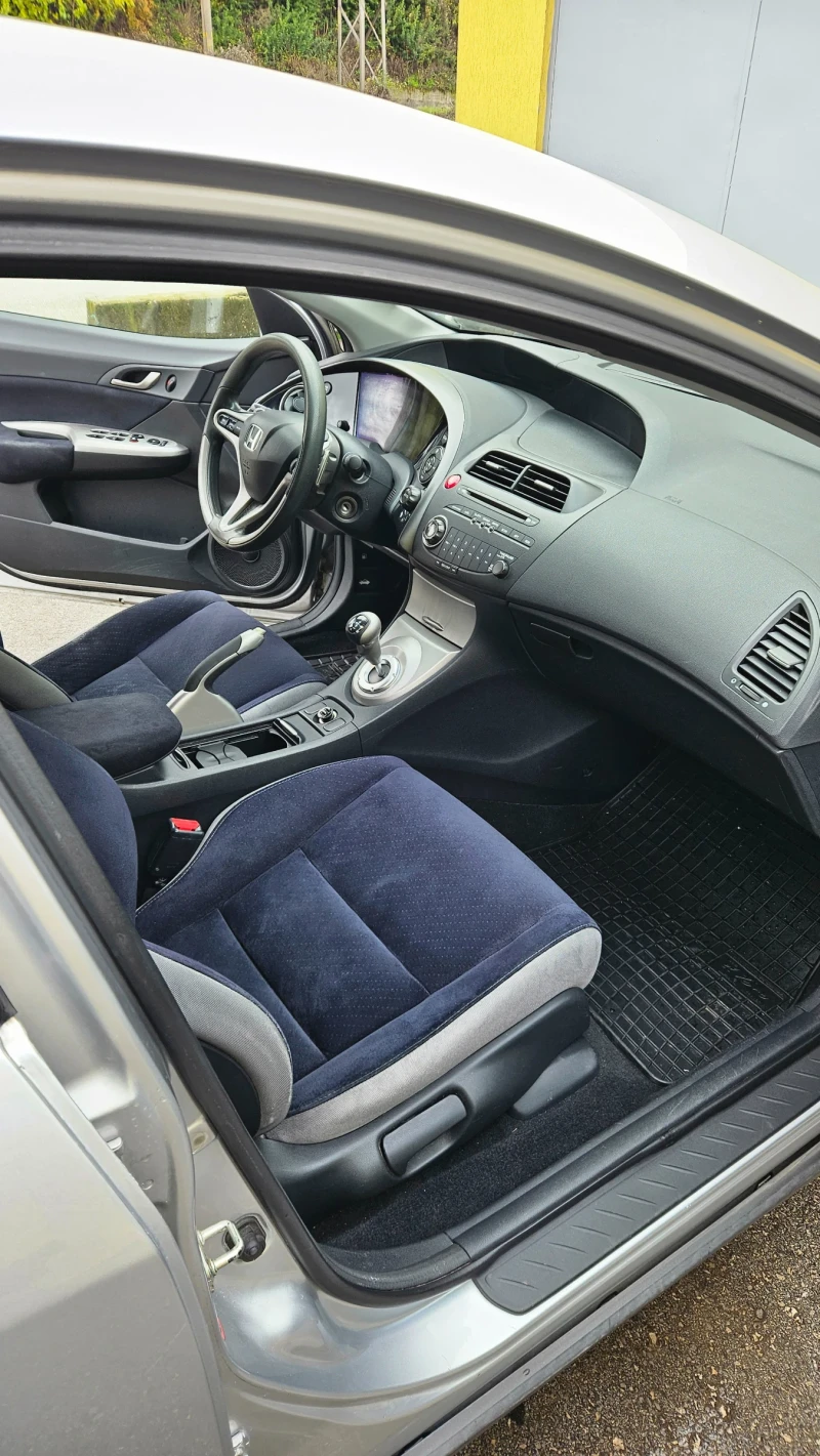 Honda Civic 1.8i Автомат, снимка 8 - Автомобили и джипове - 52592656