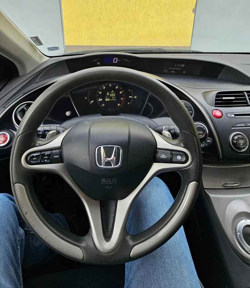 Honda Civic 1.8i Автомат, снимка 7 - Автомобили и джипове - 52592656