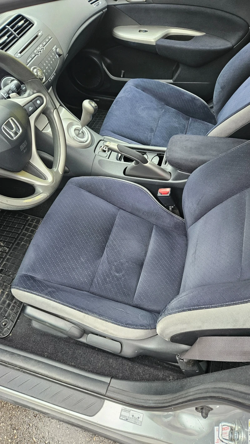 Honda Civic 1.8i Автомат, снимка 9 - Автомобили и джипове - 52592656