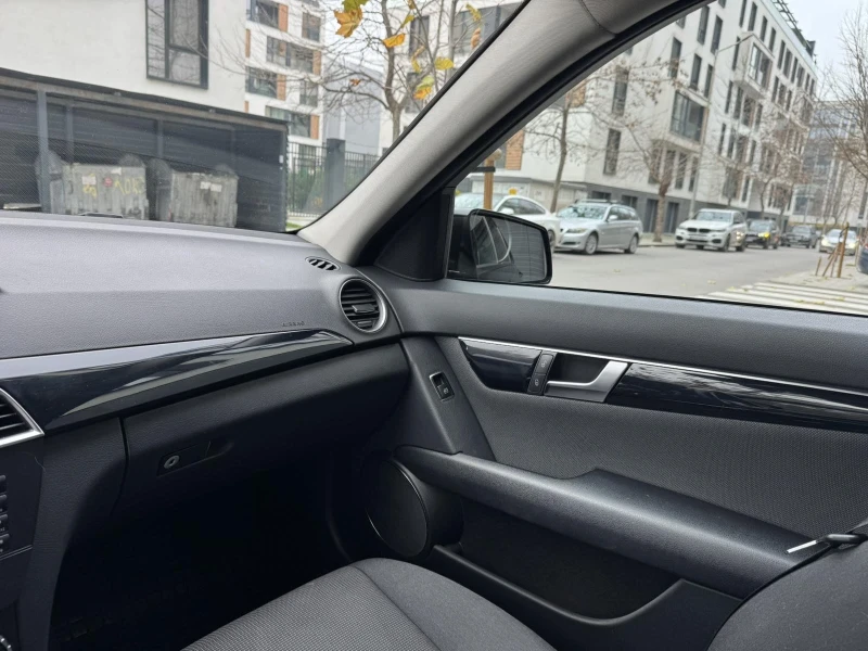 Mercedes-Benz C 200, снимка 11 - Автомобили и джипове - 52916004
