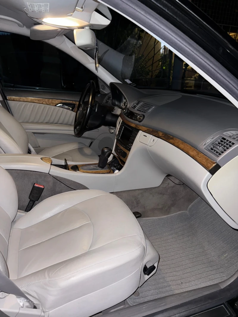 Mercedes-Benz E 320, снимка 7 - Автомобили и джипове - 53158120