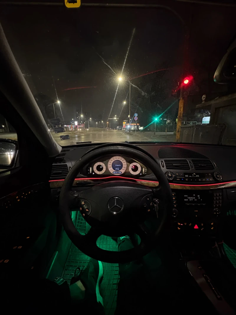 Mercedes-Benz E 270, снимка 2 - Автомобили и джипове - 53266013