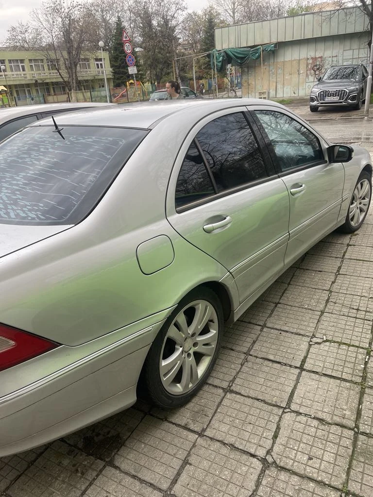 Mercedes-Benz 200  - изображение 2