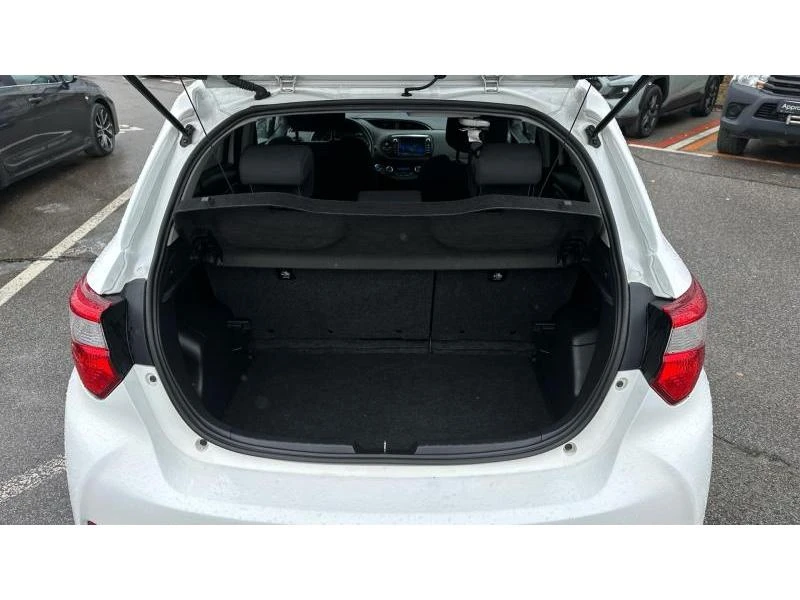 Toyota Yaris 1.5P TERRA, снимка 10 - Автомобили и джипове - 52949013