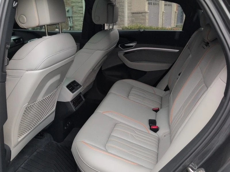 Audi E-Tron Technik | S Line Black | Панорама | Leather | Quat, снимка 16 - Автомобили и джипове - 54635871