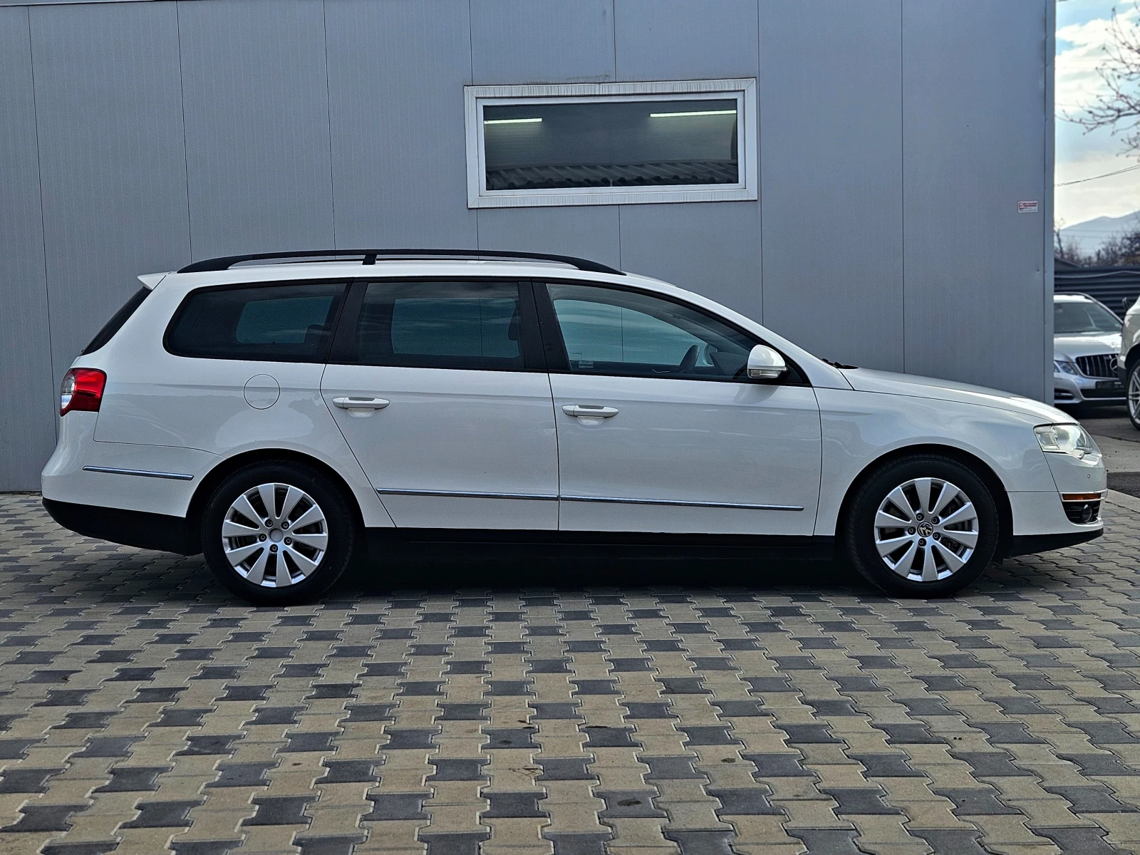 VW Passat 1.9TDI/105KS/KLIMATRONIC/TEMPOMAT/AUTO HOLD/XENON - изображение 4