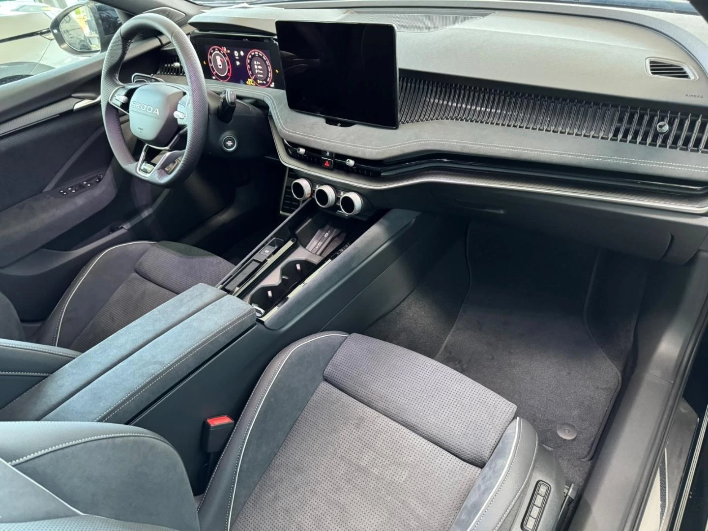 Skoda Superb 2.0TSI* SPORT-LINE* DISTR* MEMORY* KEYLESS* CANTON - изображение 8