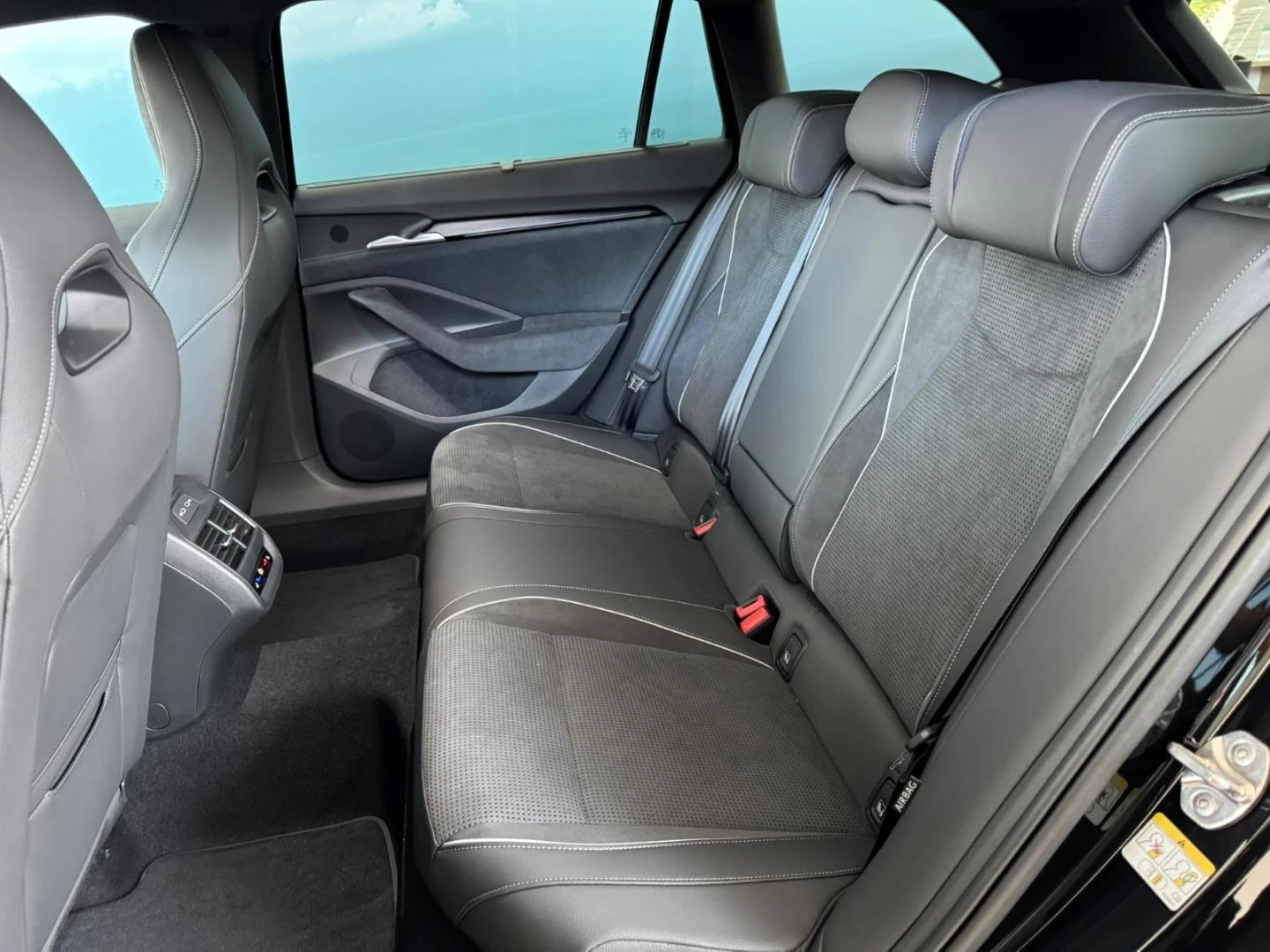 Skoda Superb 2.0TSI* SPORT-LINE* DISTR* MEMORY* KEYLESS* CANTON - изображение 9