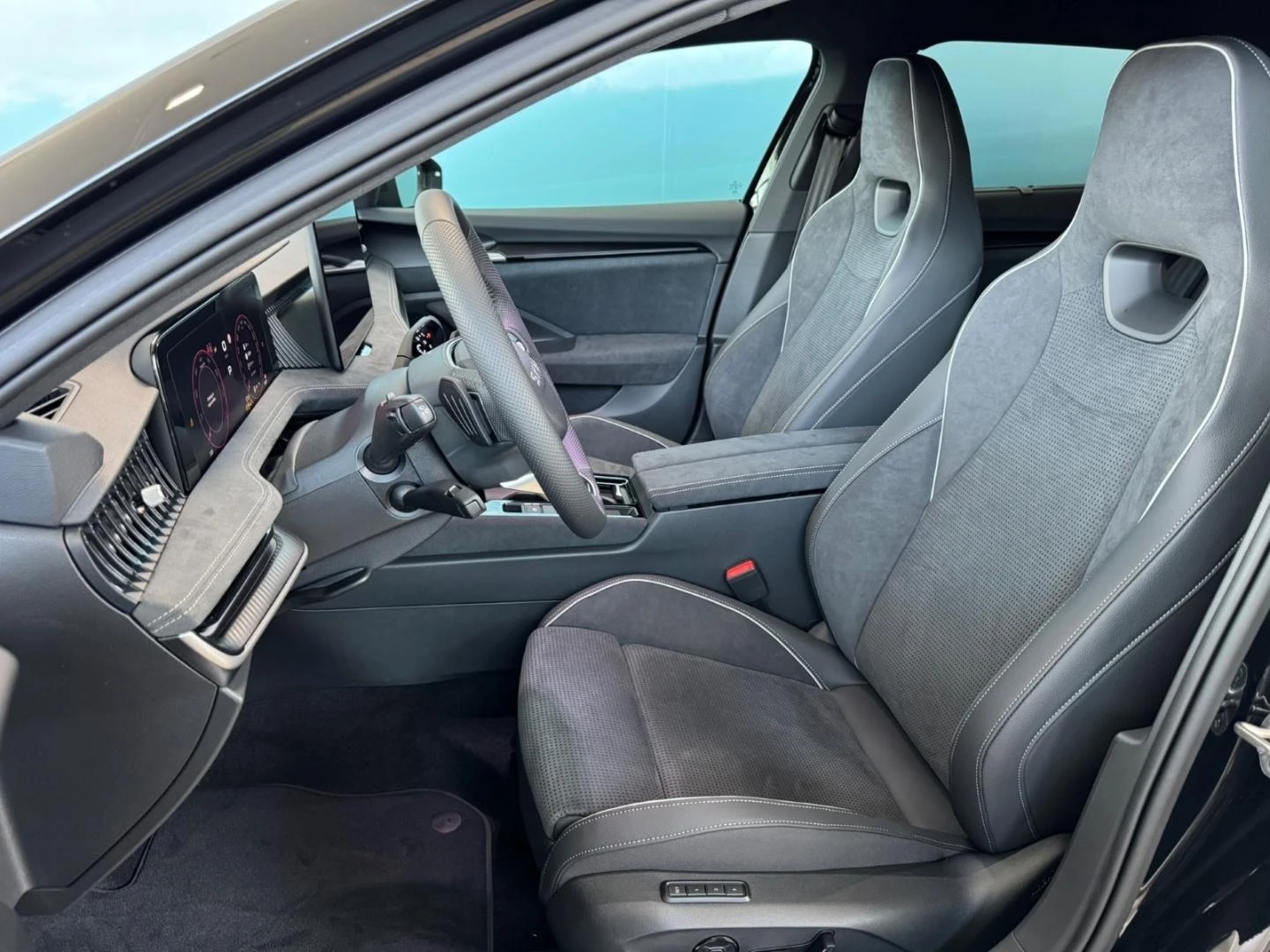 Skoda Superb 2.0TSI* SPORT-LINE* DISTR* MEMORY* KEYLESS* CANTON - изображение 5