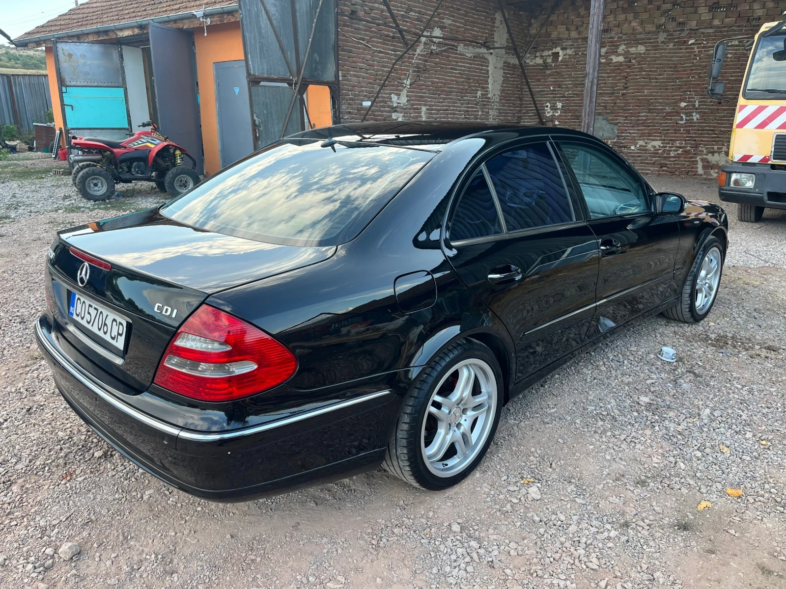 Mercedes-Benz E 320  - изображение 7