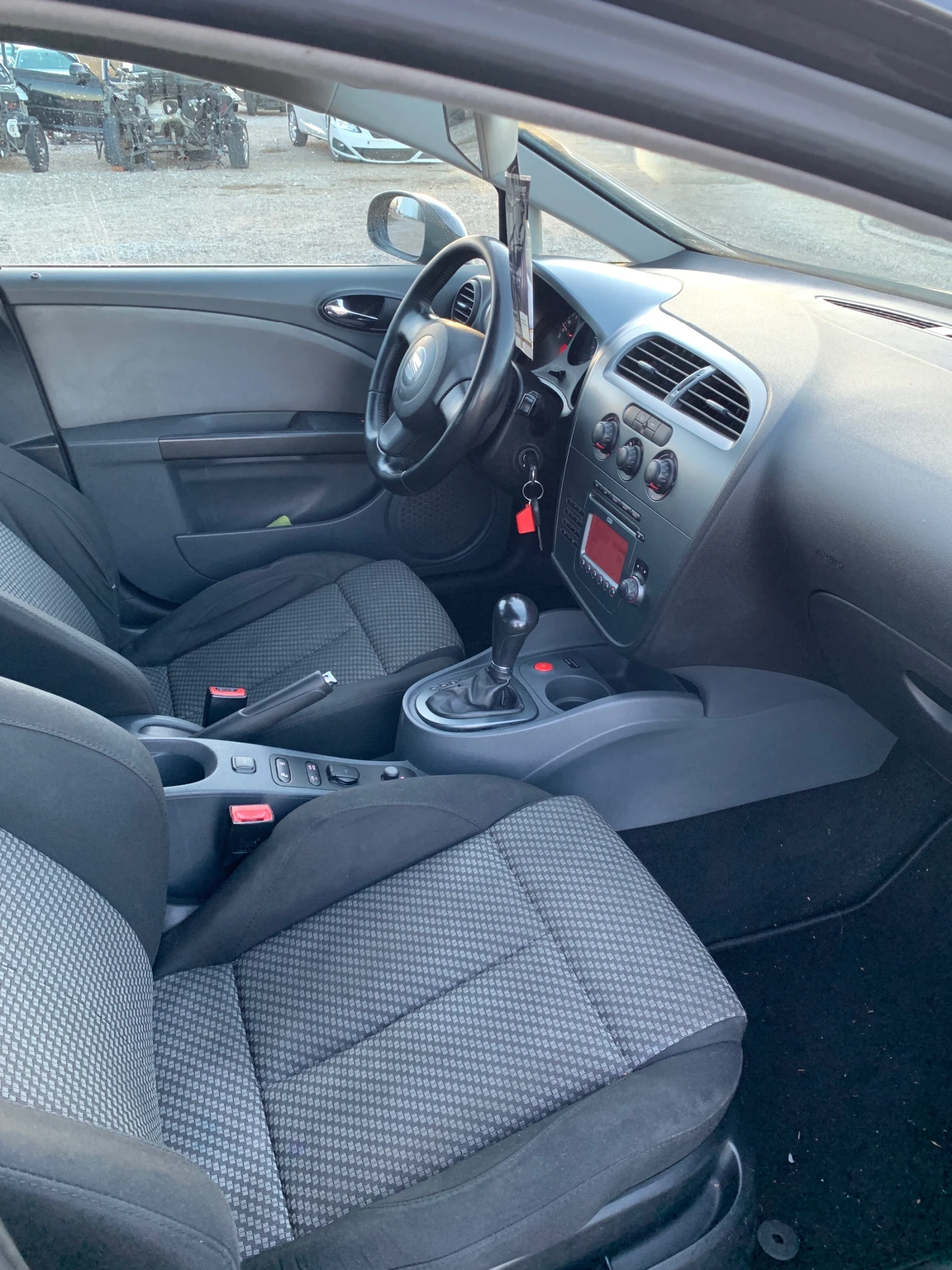 Seat Leon 1, 9 TDI DSG - изображение 8