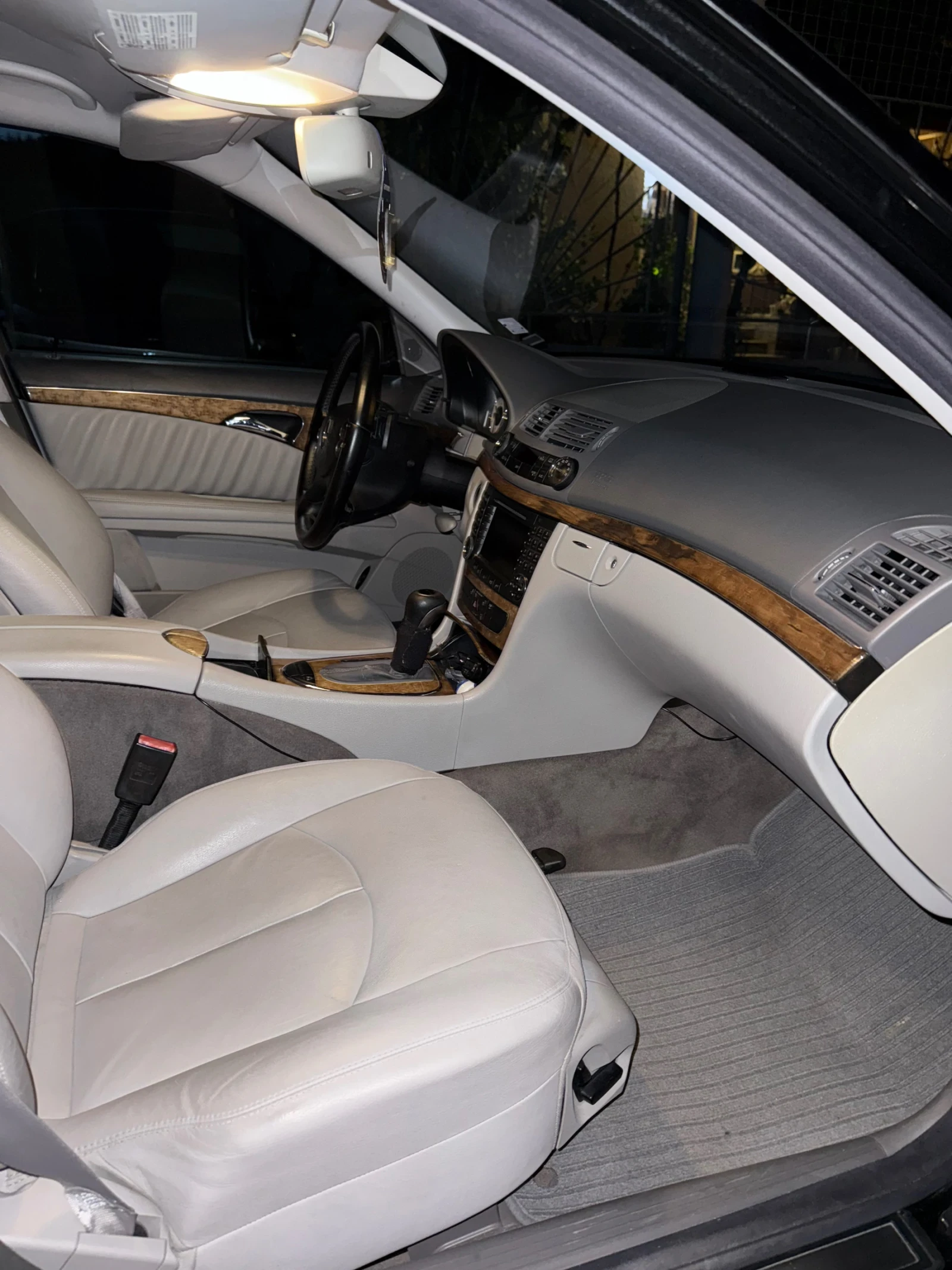 Mercedes-Benz E 320  - изображение 7