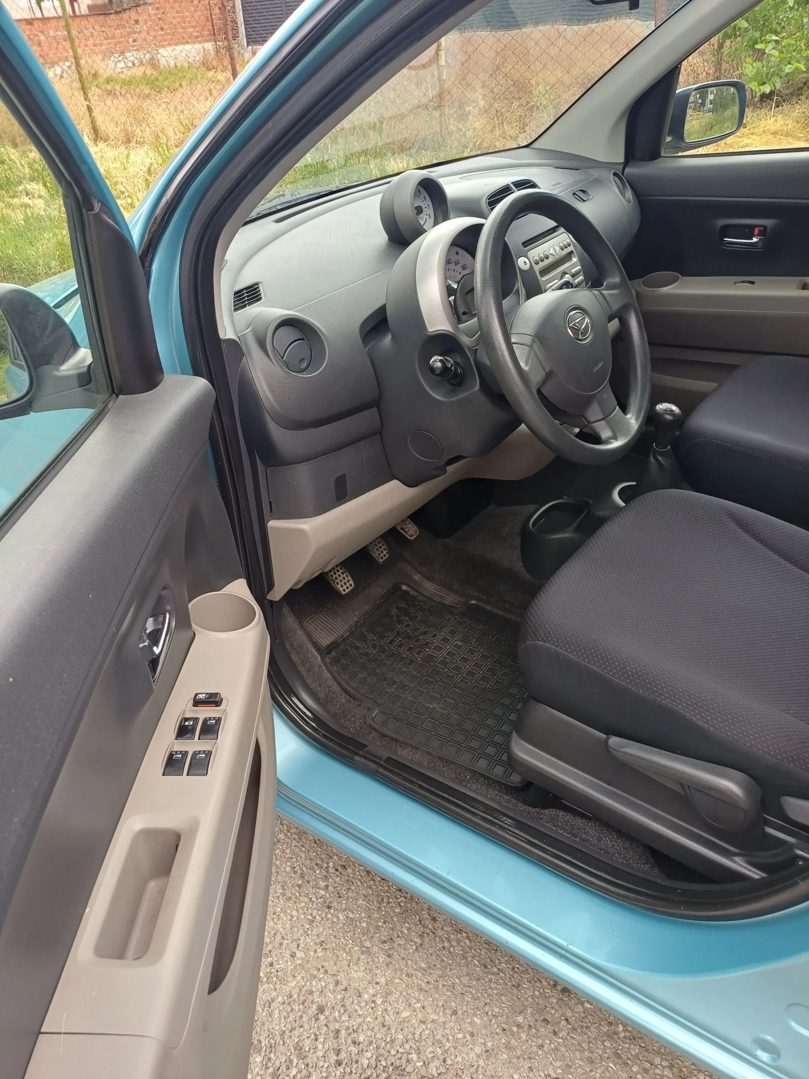 Daihatsu Sirion Сирион, снимка 8 - Автомобили и джипове - 54694443