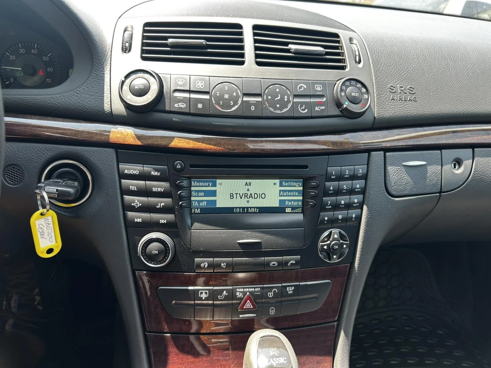 Mercedes-Benz E 200 2.0 компресор , снимка 10 - Автомобили и джипове - 55324189