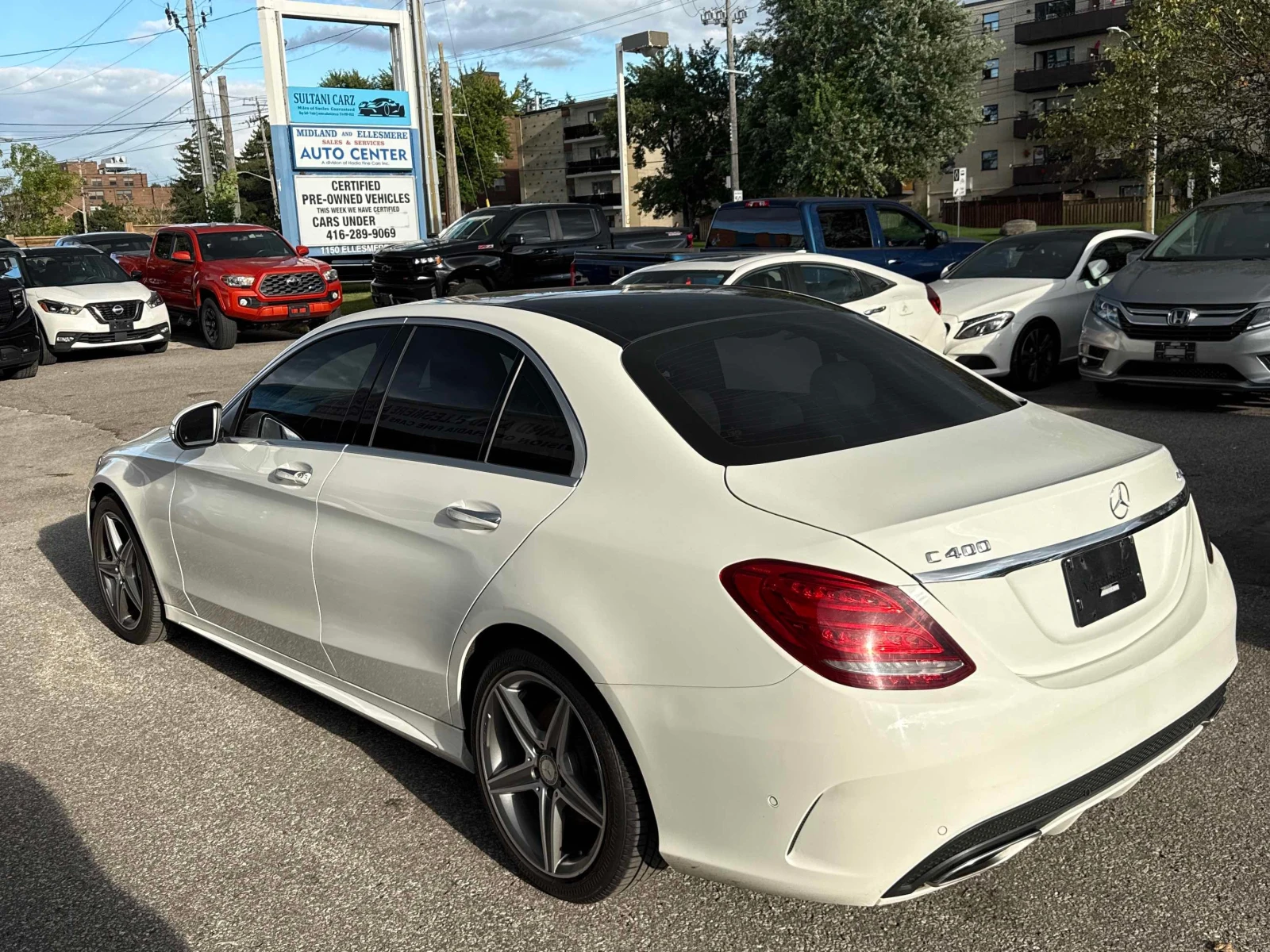 Mercedes-Benz C 400 4MATIC | CARFAX | АВТОКРЕДИТ БЕЗ ПЪРВОНАЧАЛНА, снимка 3 - Автомобили и джипове - 55978813