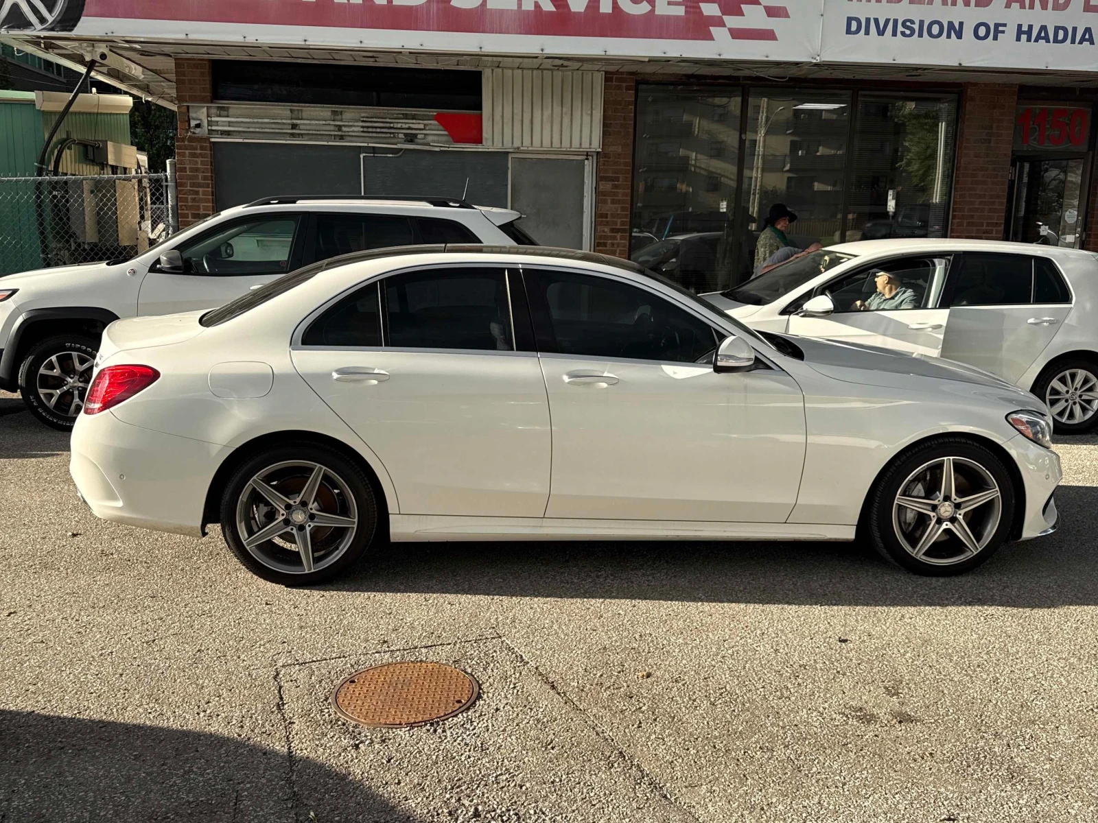 Mercedes-Benz C 400 4MATIC | CARFAX | АВТОКРЕДИТ БЕЗ ПЪРВОНАЧАЛНА, снимка 4 - Автомобили и джипове - 55978813