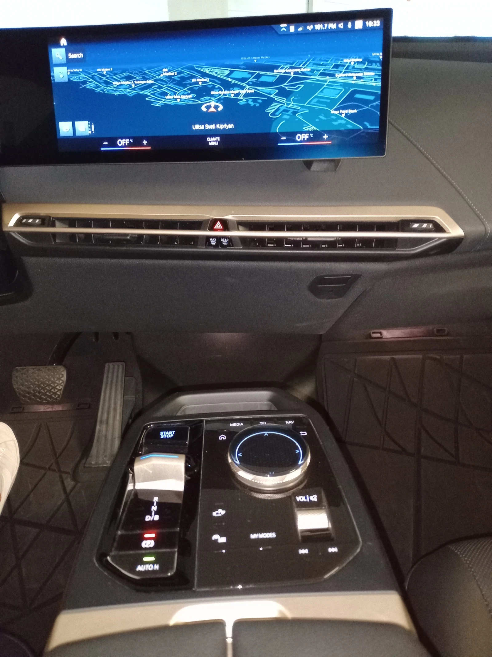 BMW iX 40, снимка 8 - Автомобили и джипове - 56025177