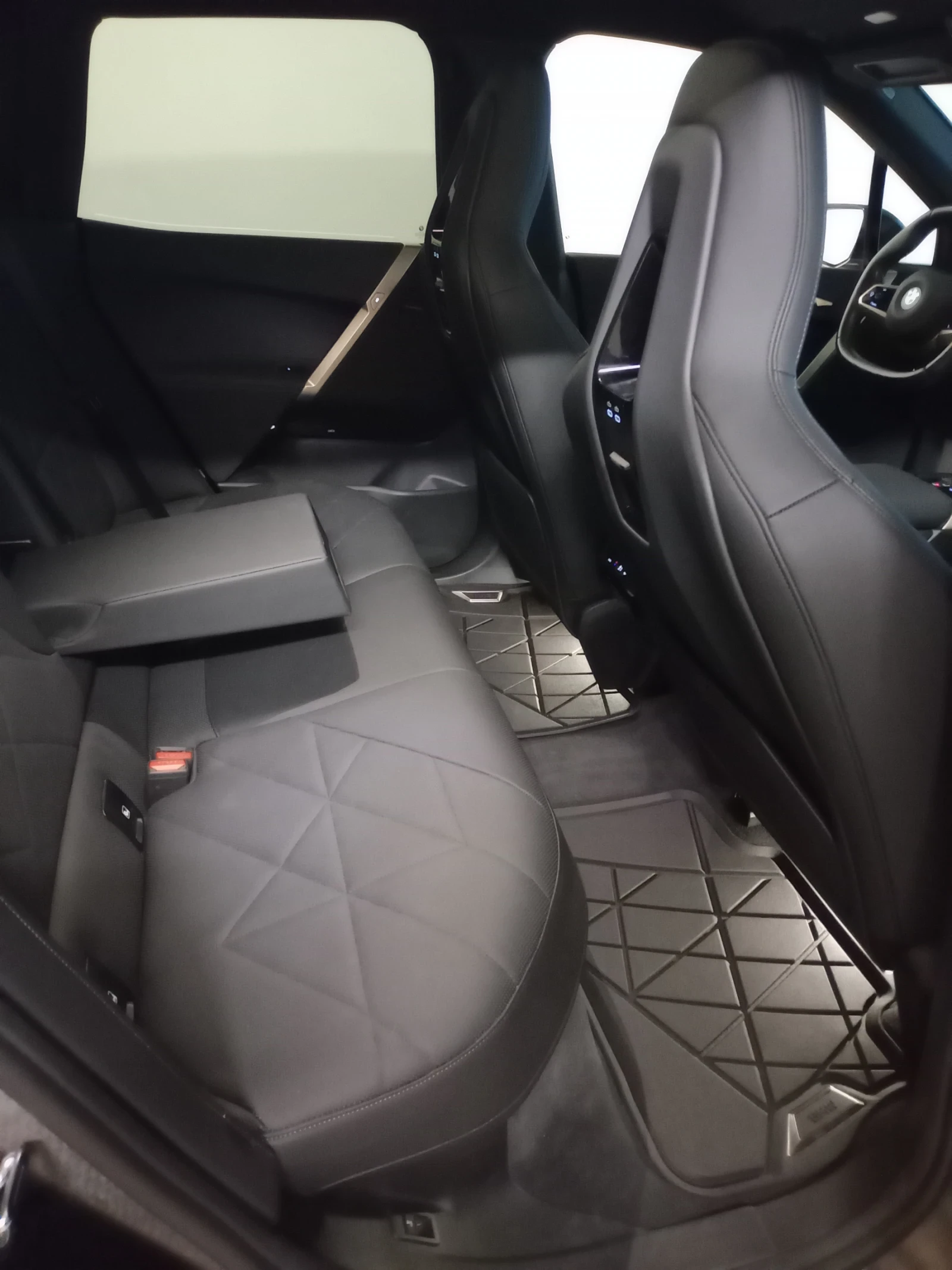 BMW iX 40, снимка 10 - Автомобили и джипове - 56025177