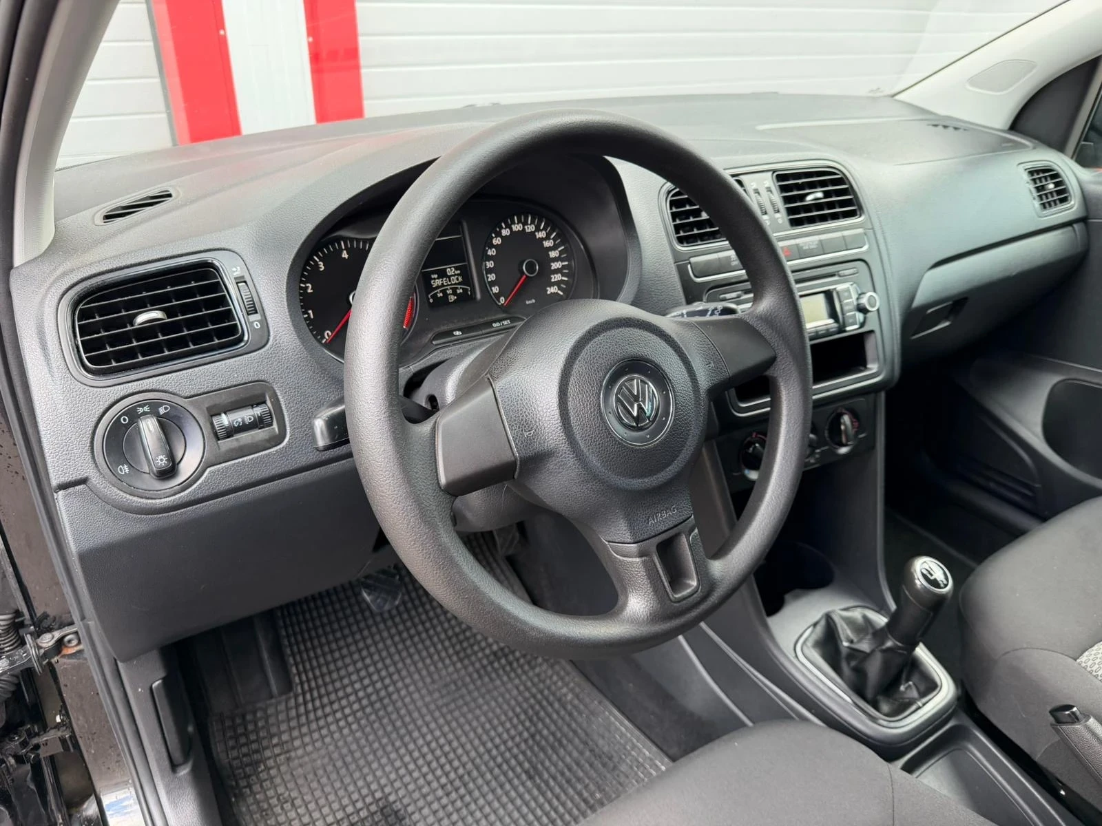 VW Polo 1.2I KLIMATIK EVRO 5A ЛИЗИНГ!!!, снимка 13 - Автомобили и джипове - 56132435