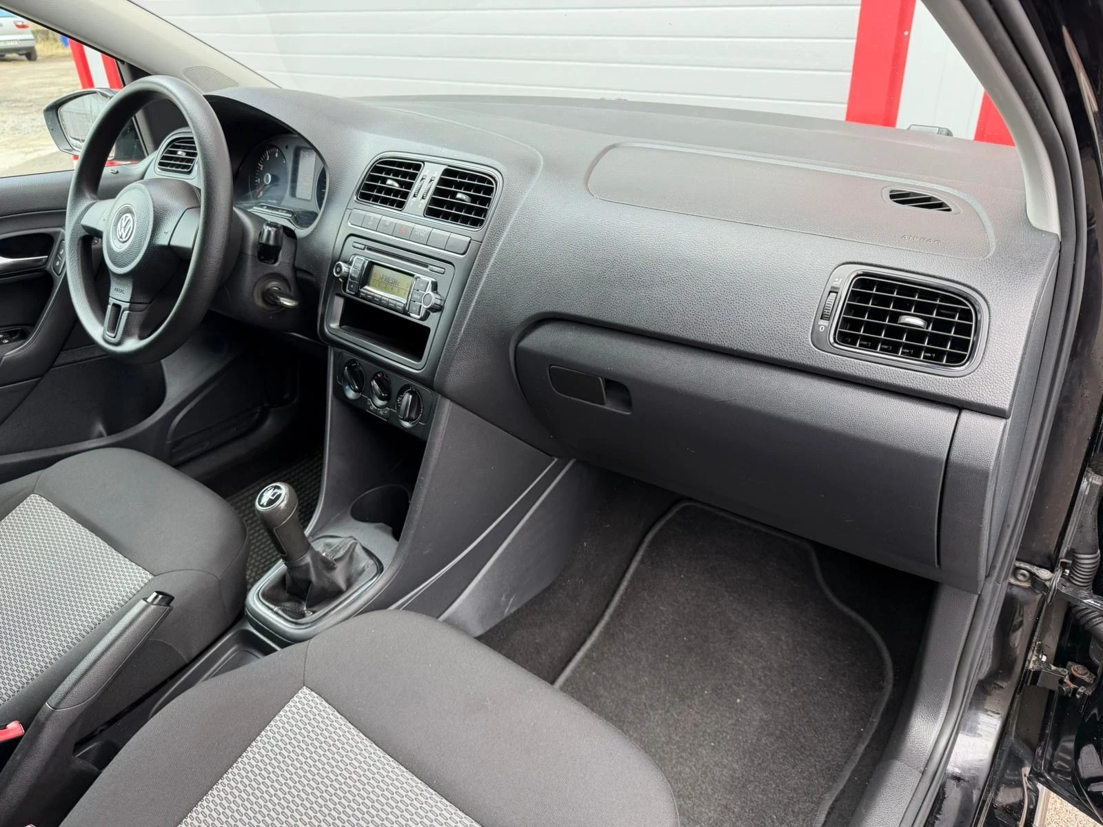 VW Polo 1.2I KLIMATIK EVRO 5A ЛИЗИНГ!!!, снимка 15 - Автомобили и джипове - 56132435