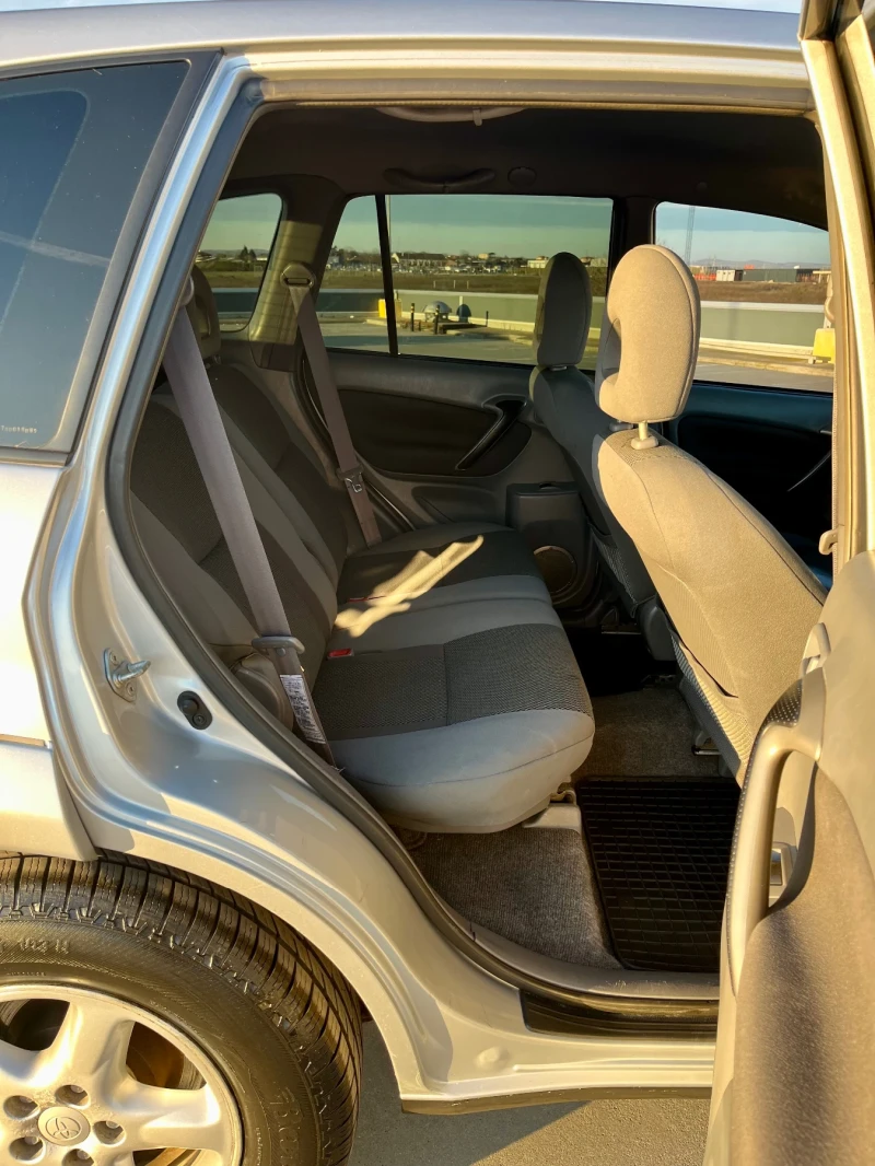 Toyota Rav4 2.0 d4d 4х4 ТОП Състояние , снимка 13 - Автомобили и джипове - 52939708