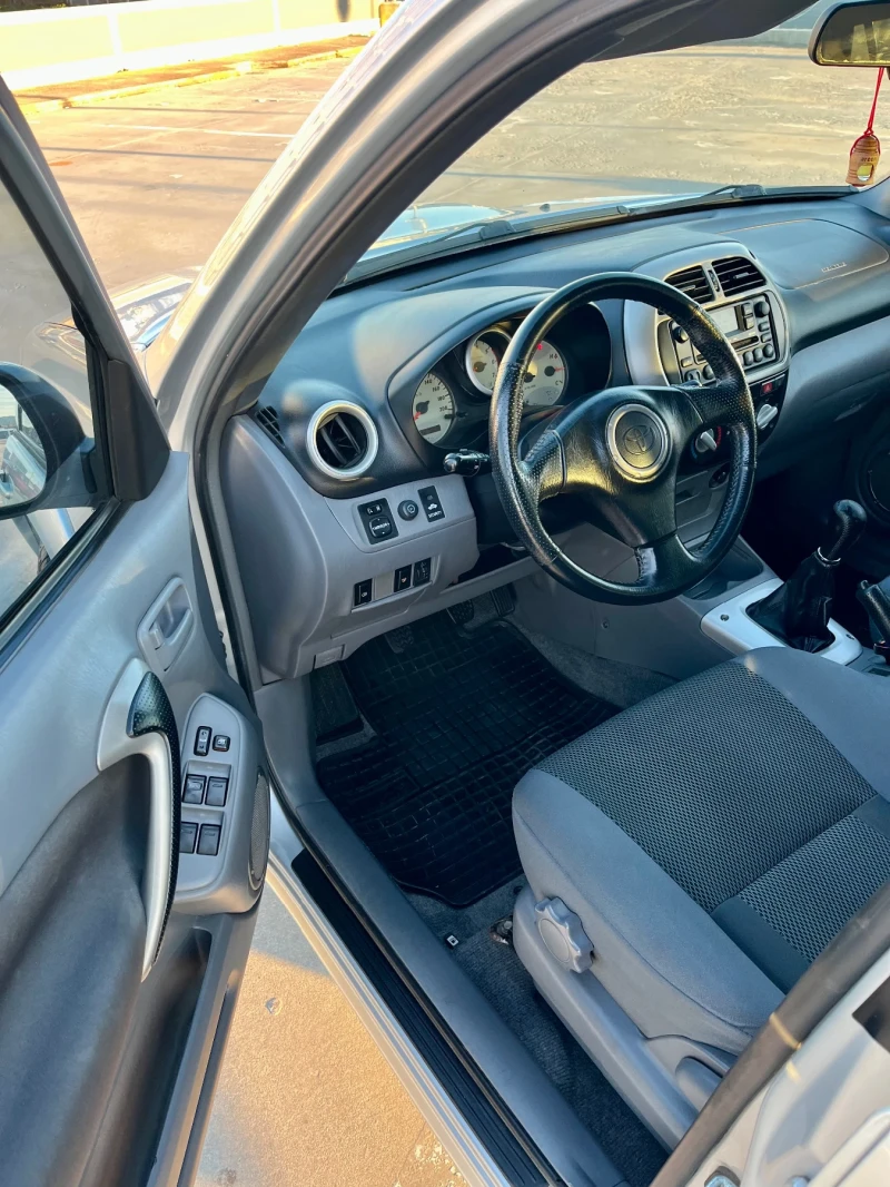 Toyota Rav4 2.0 d4d 4х4 ТОП Състояние , снимка 11 - Автомобили и джипове - 52939708