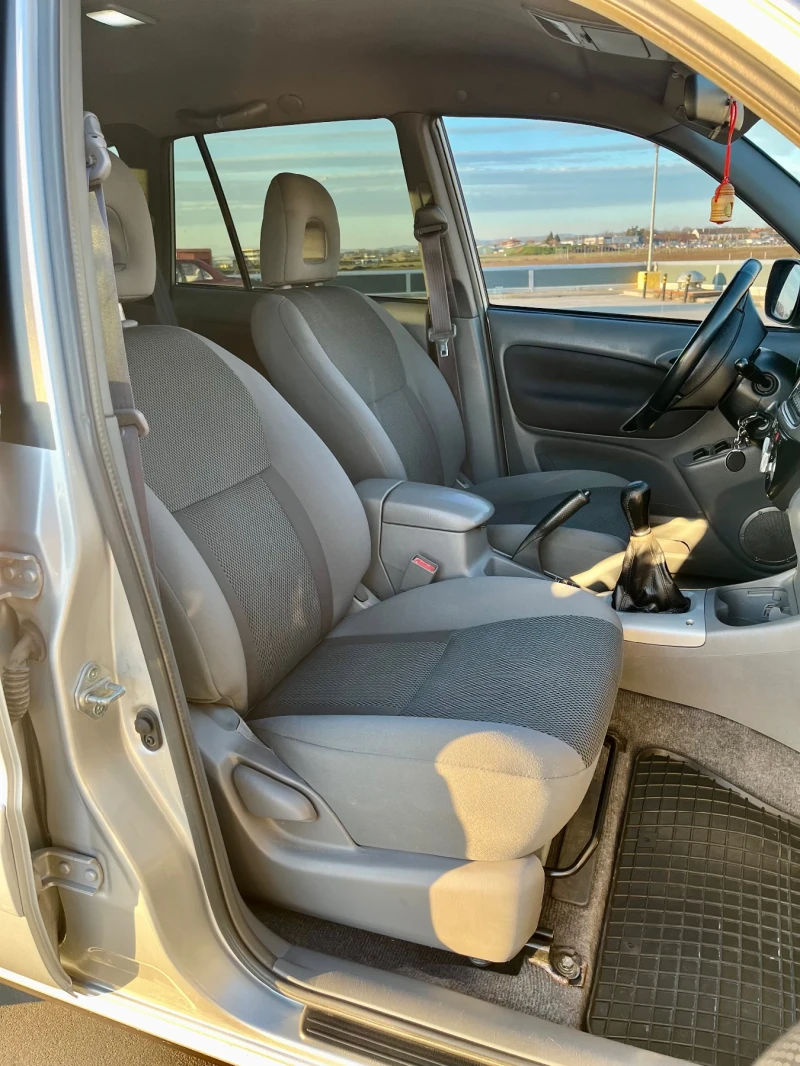 Toyota Rav4 2.0 d4d 4х4 ТОП Състояние , снимка 12 - Автомобили и джипове - 52939708