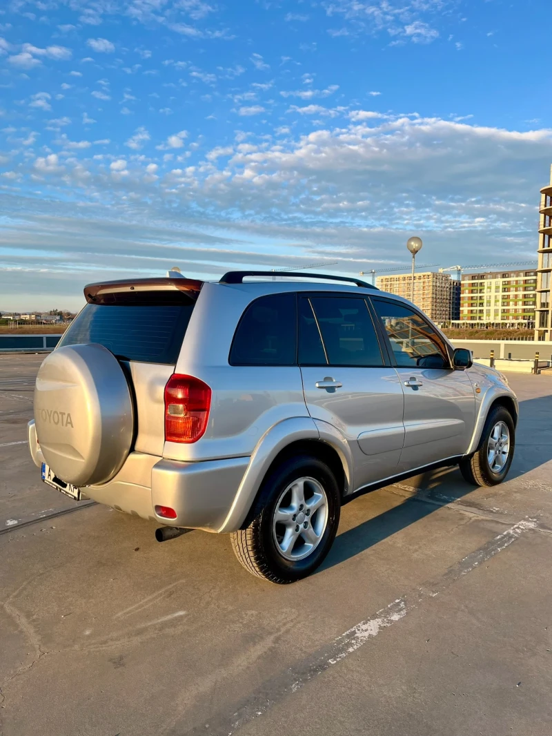 Toyota Rav4 2.0 d4d 4х4 ТОП Състояние , снимка 3 - Автомобили и джипове - 52939708