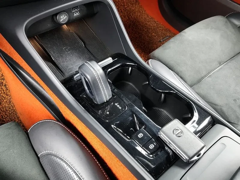Volvo XC40 T4 R-DESIGN | �������| �������| ALCANTARA | Mobile.bg � ����������� 9