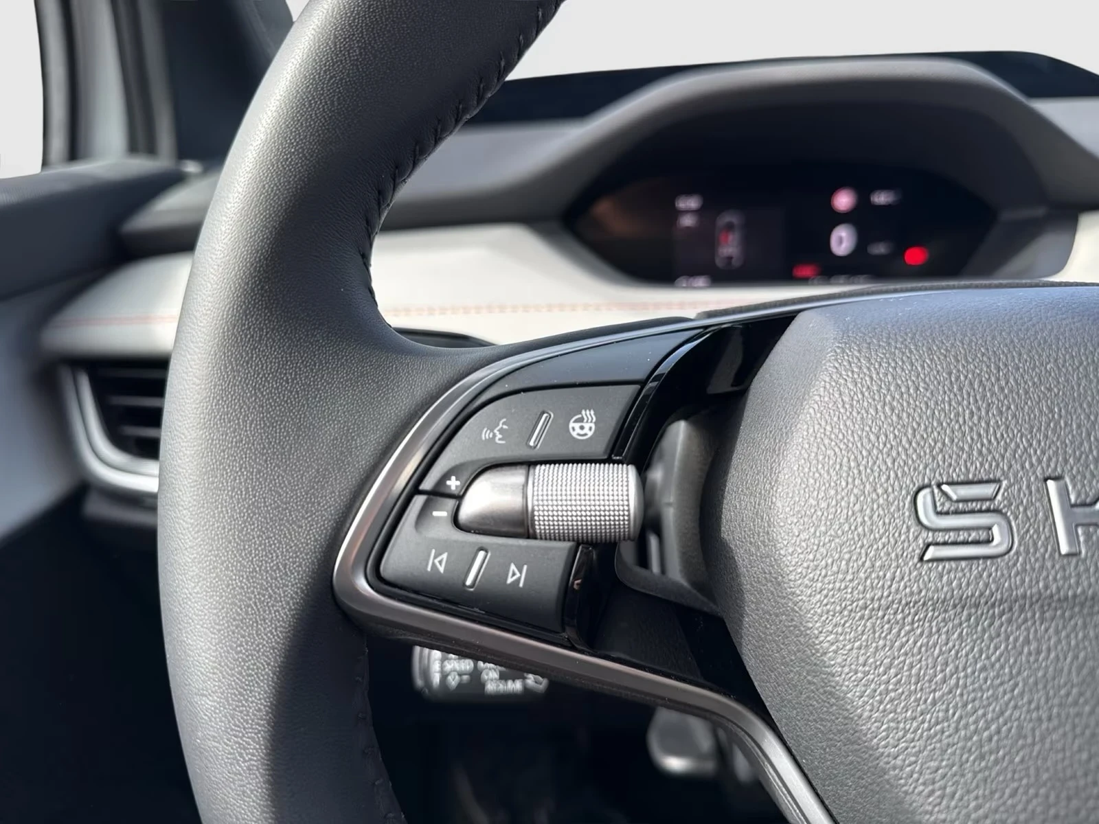 Skoda Elroq 85 Lodge Matrix DIST 360* HUD Winter Pack+ Keyless, снимка 8 - Автомобили и джипове - 54452073