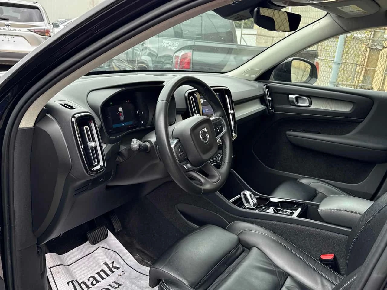 Volvo XC40 | Plus Dark Theme | ПОДГРЕВ | ПАНОРАМА | , снимка 5 - Автомобили и джипове - 54455229