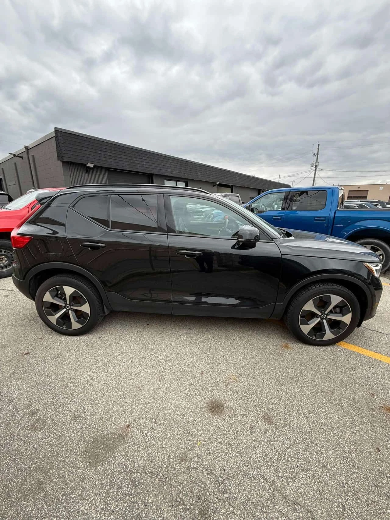 Volvo XC40 | Plus Dark Theme | ПОДГРЕВ | ПАНОРАМА | , снимка 3 - Автомобили и джипове - 54455229