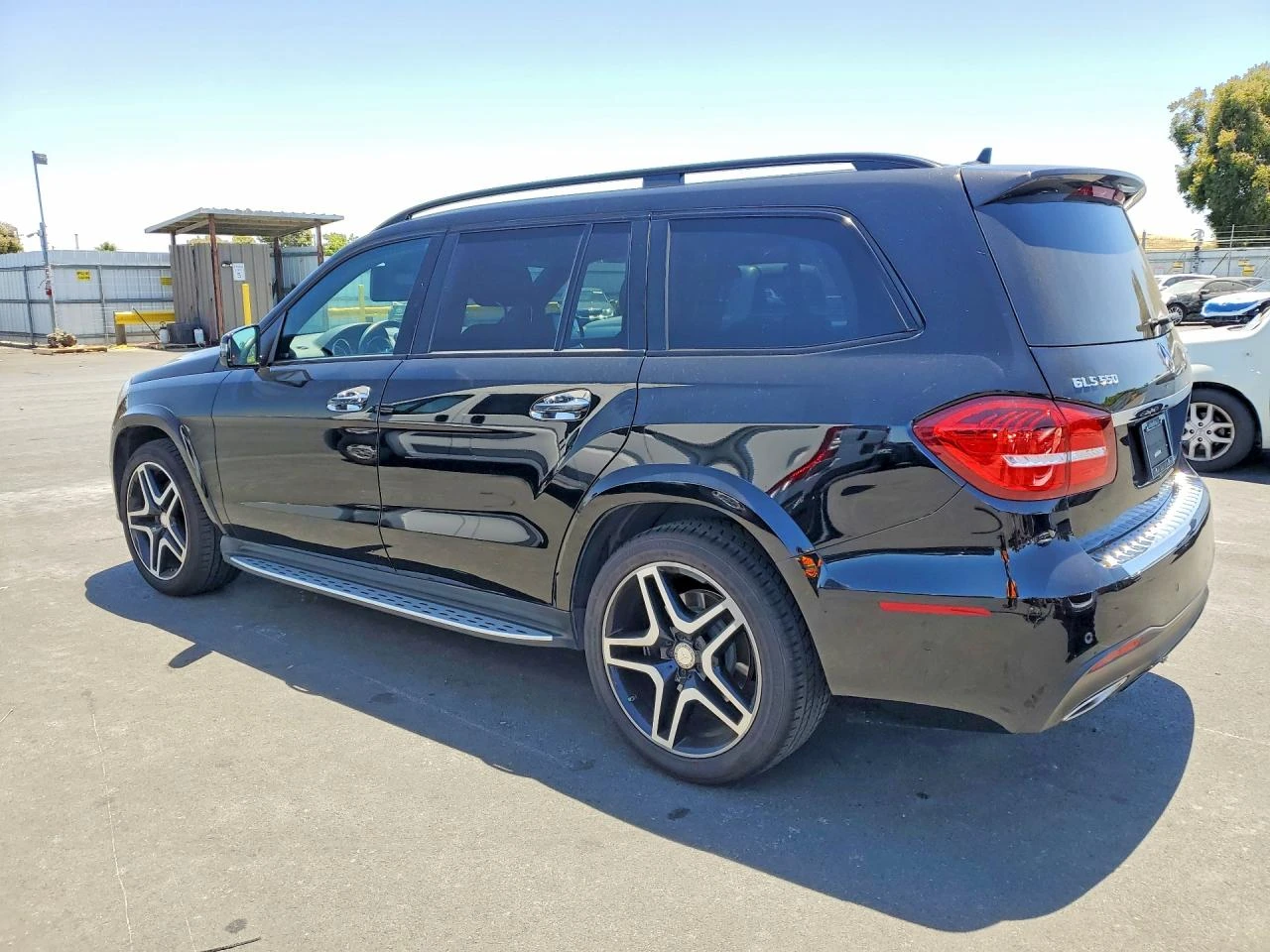 Mercedes-Benz GLS 500 550* 4MATIC* AMG-LINE* ПОДГРЕВ* ОБДУХВАНЕ* , снимка 4 - Автомобили и джипове - 55352604