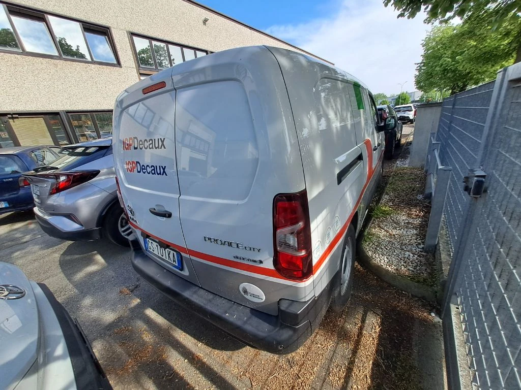 Toyota Proace ЧИСТО НОВ, снимка 4 - Бусове и автобуси - 56343171