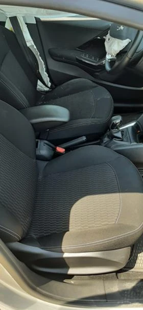 Peugeot 208 1.2i, снимка 6