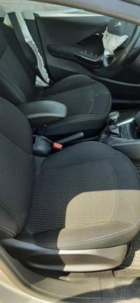 Peugeot 208 1.2i, снимка 5