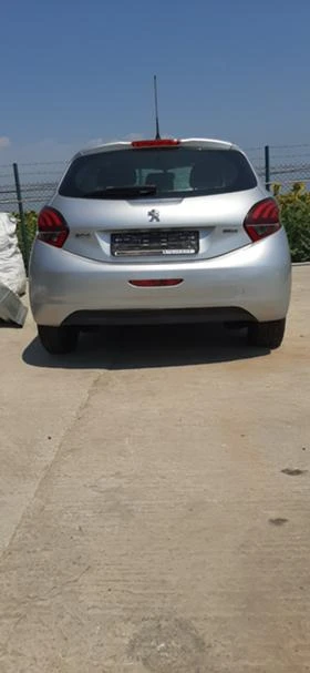 Peugeot 208 1.2i, снимка 2