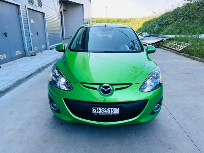 Mazda 2, снимка 1 - Автомобили и джипове - 49305773