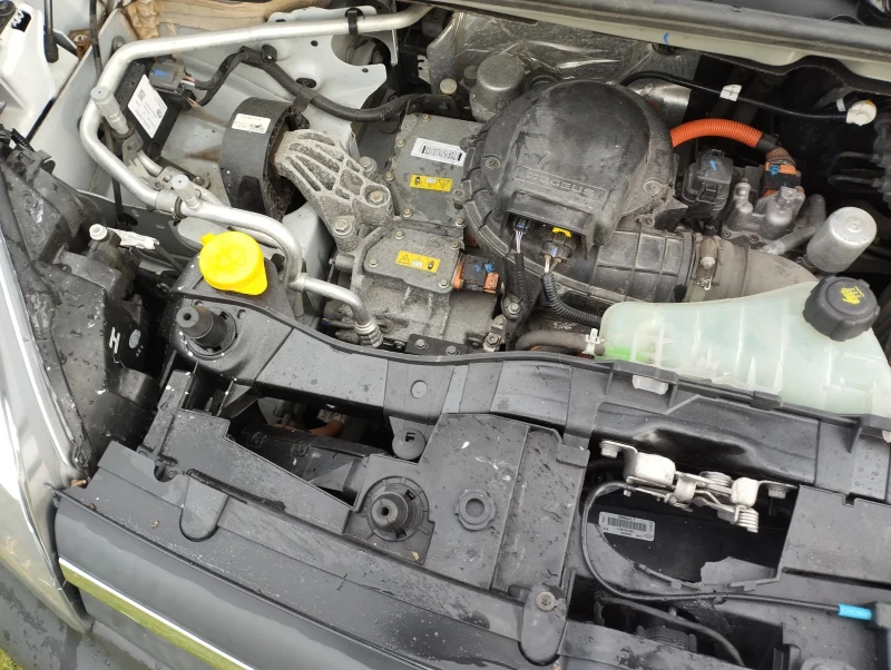 Renault Kangoo Товарен, снимка 14 - Автомобили и джипове - 52398526